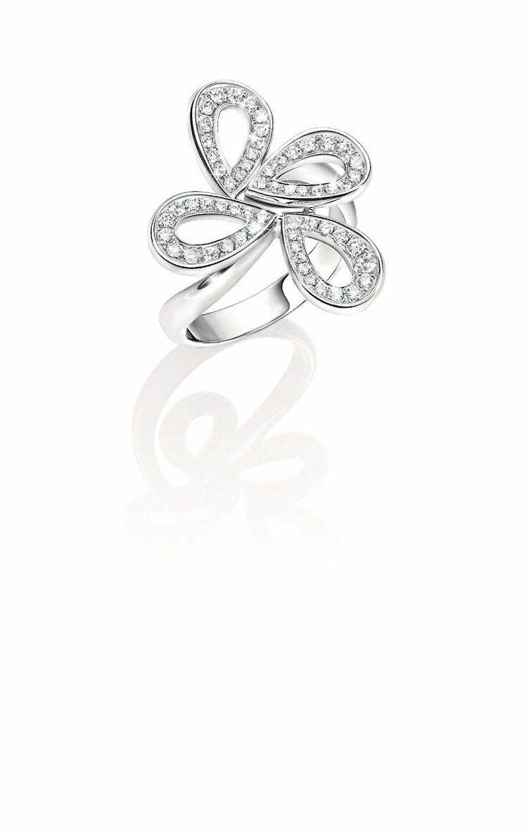 摩納哥葛莉絲王妃系列高級珠寶，玫瑰花瓣四片花瓣鑽石戒指，148,300元。圖／萬寶龍提供