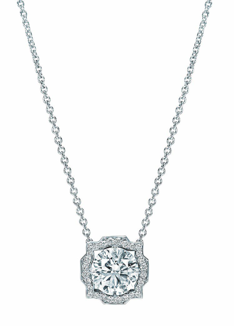 Belle系列鑽石鍊墜，主鑽0.5克拉起搭配極細微鑲嵌鑽石，35萬元起。圖／海瑞溫斯頓提供