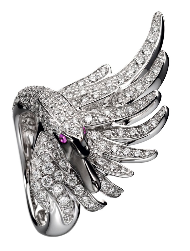 CYPRIS白天鵝戒指，鑲嵌2.76克拉共183顆鑽石，82萬4,000元。圖／BOUCHERON提供