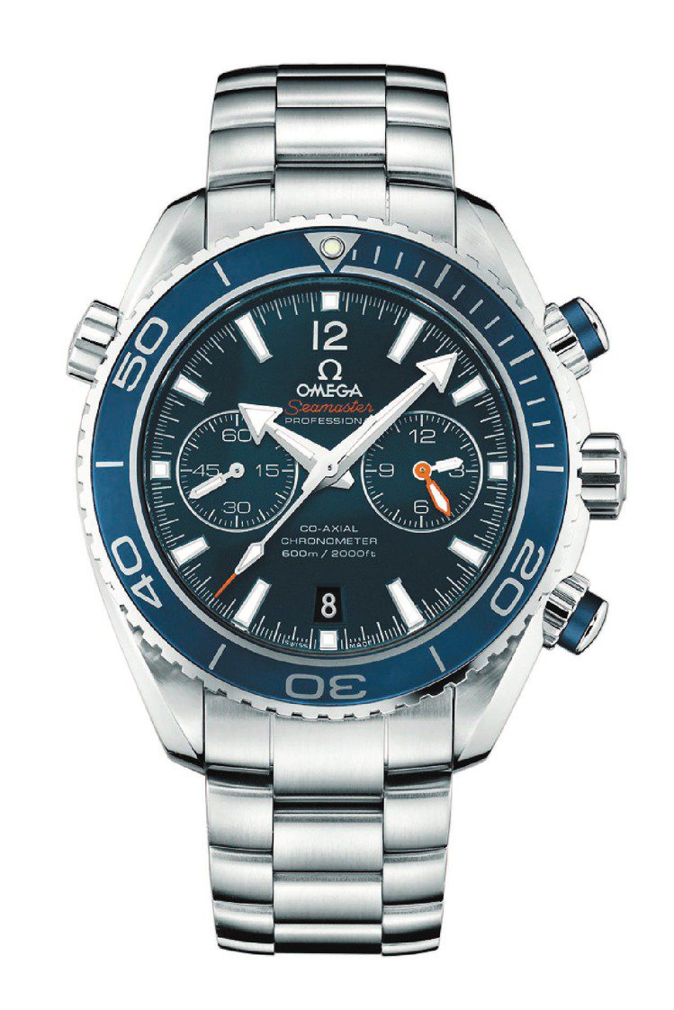海馬Planet Ocean五級鈦金屬計時腕表，45.5毫米，9300同軸擒縱機芯，鈦金屬鍊帶，323,000元。圖／歐米茄提供