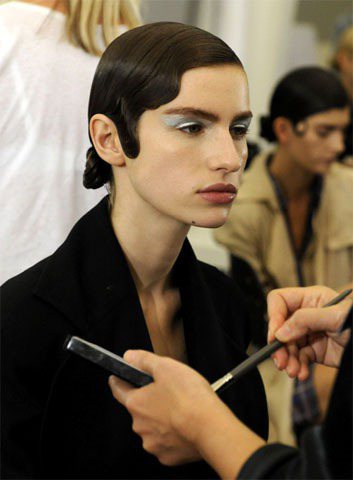 Prada春夏眼妝也採唐朝仕女風格，明亮豔麗。圖／達志影像提供
