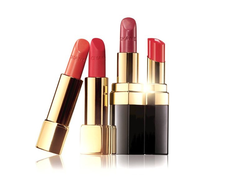 香奈兒唇膏系列推出新色，以艷紅、紫紅與杏桃色彩展現女性多變唇彩。圖／香奈兒提供