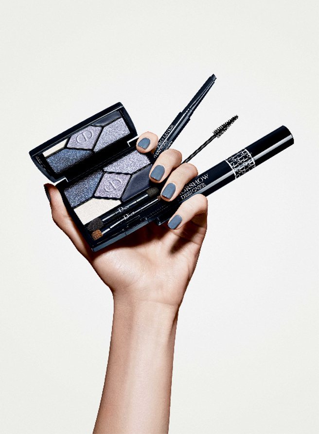 迪奧的2015 Diorshow時尚後台彩妝的眼妝系列，包括眼線膠筆、眼妝盤、眉膠筆以及纖長睫毛膏。圖／迪奧提供