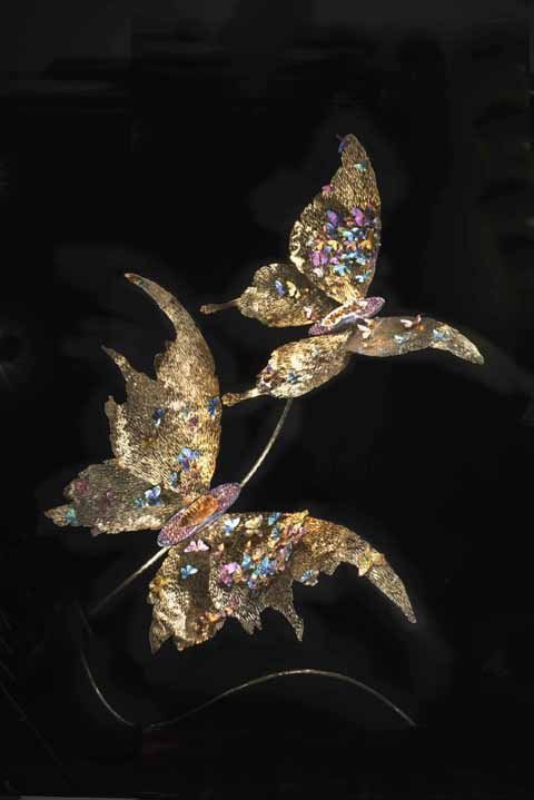 「我還在飛舞」大型蝴蝶雕塑，於香港保利專場拍賣中以台幣約2,550萬元成交。圖／Wallace Chen提供