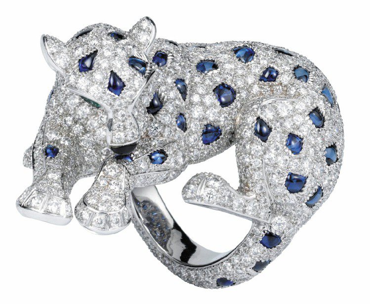 卡地亞美洲豹高級珠寶鑽戒，鉑金鑲嵌鑽石，豹紋為藍寶石，豹鼻為黑色縞瑪瑙，豹眼為祖母綠，約820萬元。圖／Cartier提供