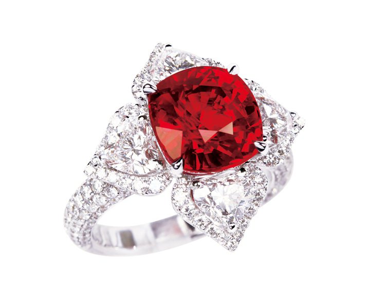 GLAMOUR FINE JEWELRY天然無燒紅寶鑽石戒指，鑲嵌紅寶石7.08克拉、鑽石共3.44克拉。
圖／珠寶之星提供