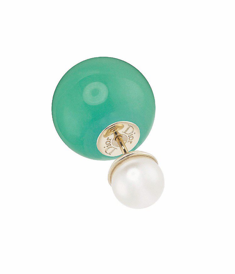 Miss en Dior 玻璃珍珠耳環，綠配白色10,500元。圖／Dior提供