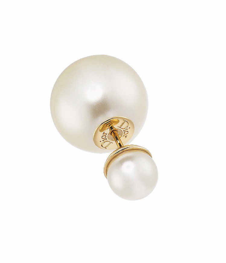 Miss en Dior 玻璃珍珠耳環，10,500元。圖／Dior提供