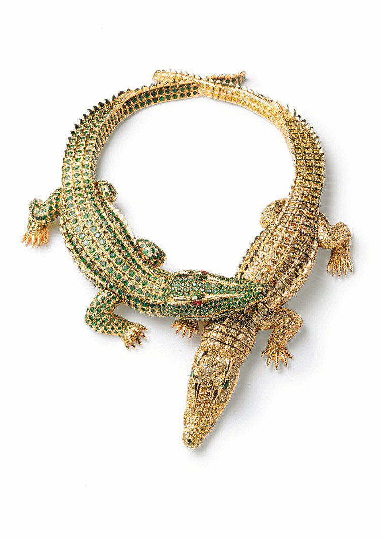 鱷魚項鍊，為墨西哥女星瑪麗亞菲利克斯打造的特別訂製款，每條鱷魚都可分別做為胸針單獨配戴。圖／卡地亞提供