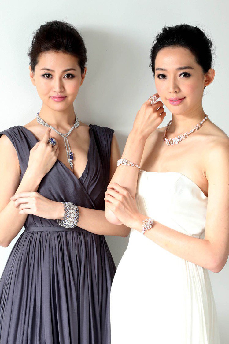 王心恬(右)、林葦茹穿戴Chaumet花朵風珠寶。圖／Chaumet提供