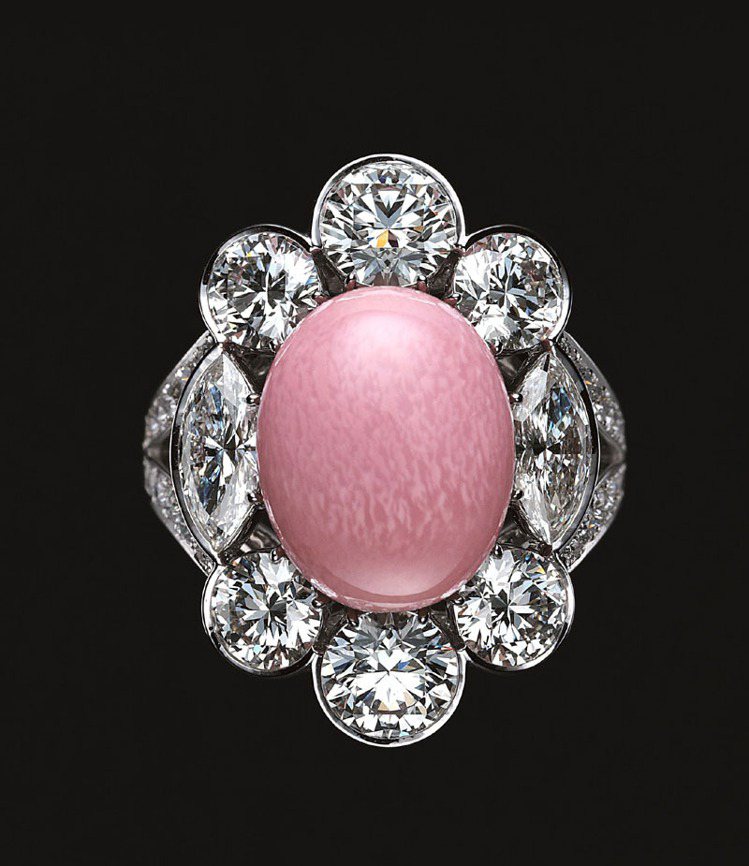 MIKIMOTO天然孔克真珠戒指，14mm大，1,680萬元。圖／MIKIMOTO提供