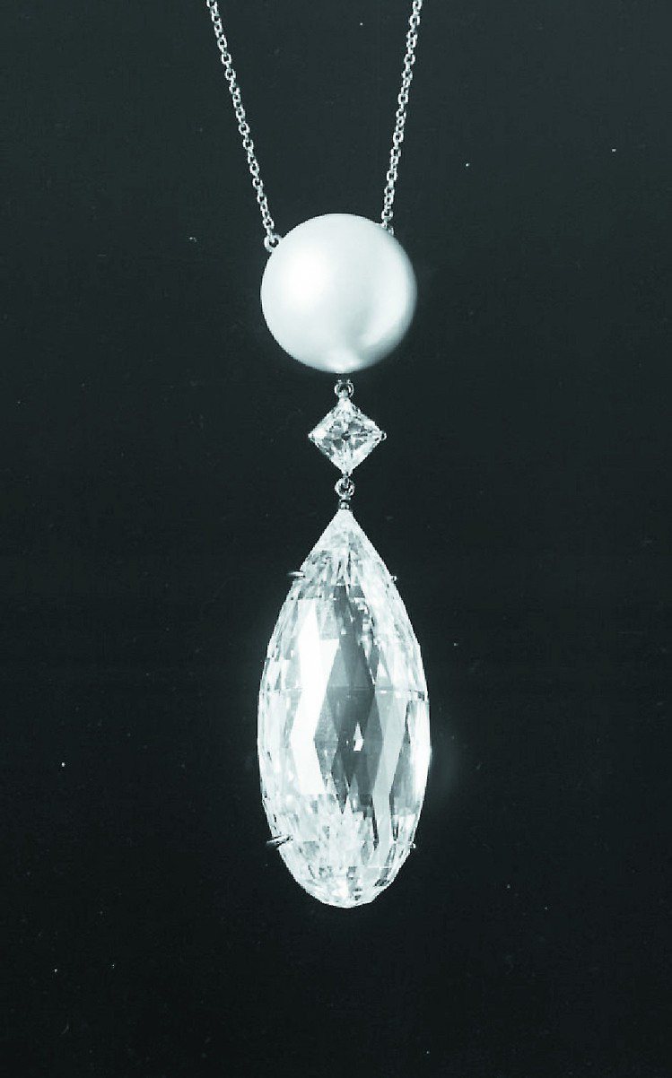 此印度淚滴形鑽石重達90.38克拉，據說它曾經為「獅心王」理查一世所擁有。圖／卡地亞提供