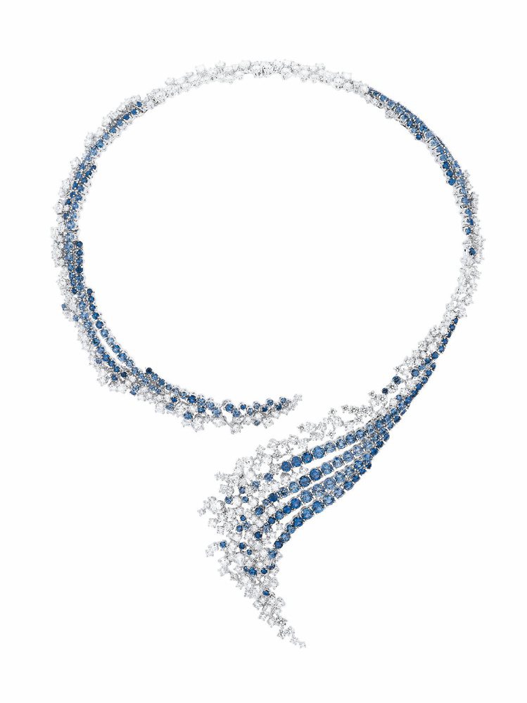 Boucheron Rivage 海浪項鍊，308顆鑽石共25,44克拉，225顆藍寶石共26.15克拉。2,470萬元。圖／Boucheron提供