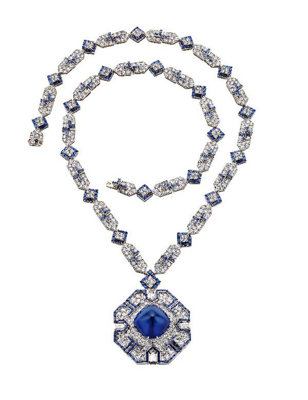 寶格麗藍寶石鉑金項鍊(1969年)，李察波頓送給伊莉莎白泰勒 40 歲的生日禮物。圖／寶格麗提供