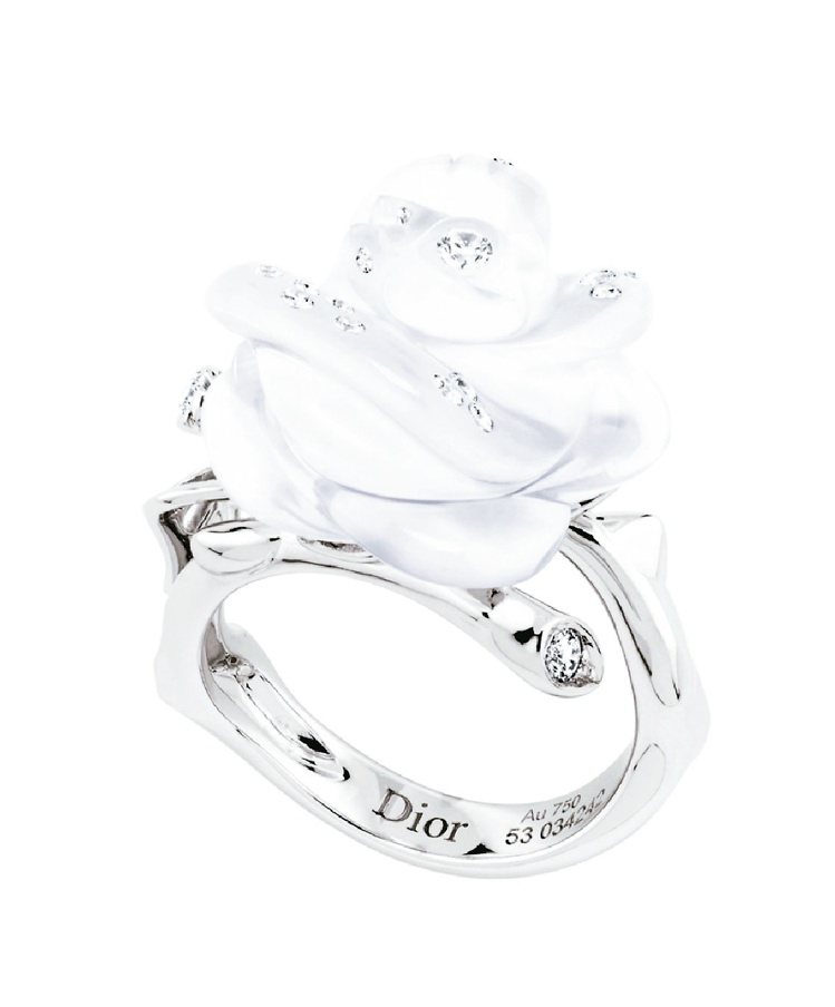 Rose Dior Pre Catelan戒指，18K白金戒環、月光石與鑽石，約56萬元。圖／Dior提供