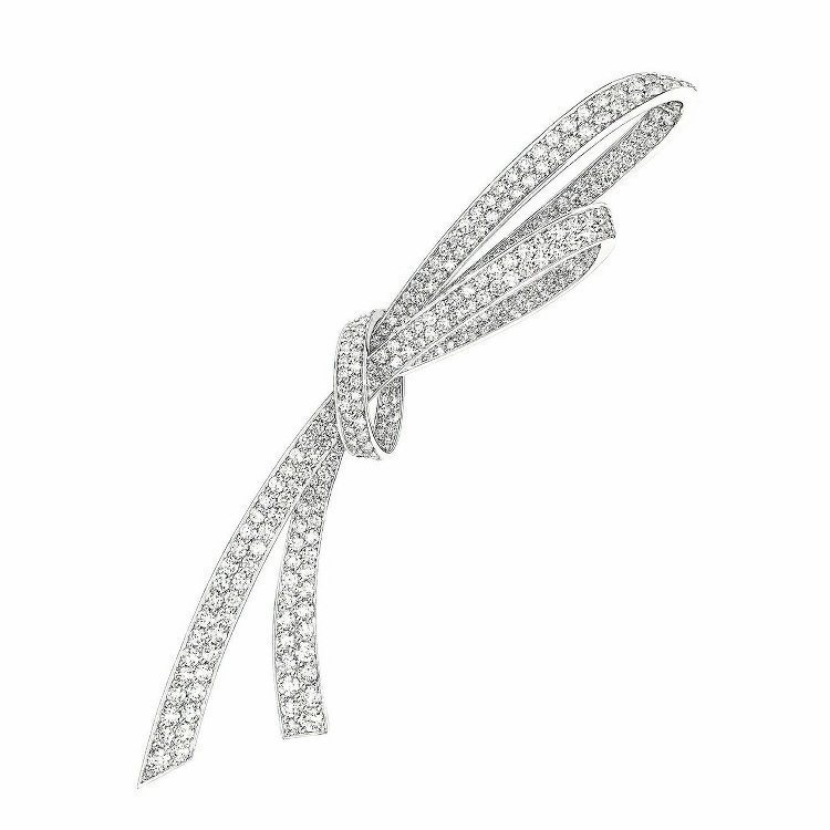 Ruban胸針，18K白金鑲嵌294顆總重4.7克拉的明亮式切割鑽石，建議售價144萬9,000元。 圖／香奈兒提供