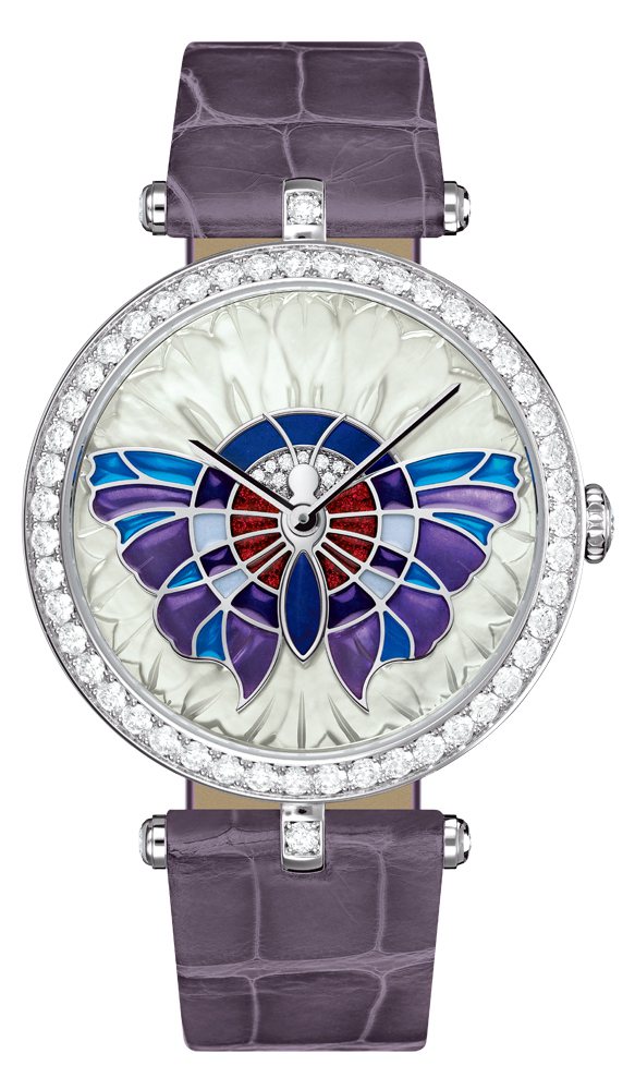 Lady Arpels Papillon Extraordinaire
手上鍊機芯∕18K白金錶殼∕直徑38mm∕外圈鑲嵌鑽石∕珍珠母貝、鏤空琺瑯錶盤∕附獨立編號。圖／時間觀念提供
