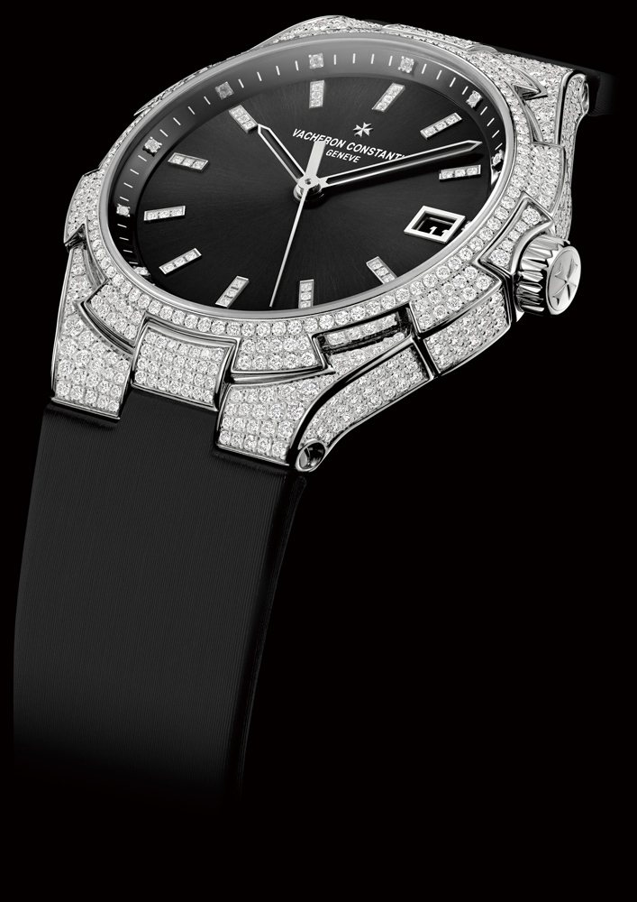 縱橫四海系列鑲鑽腕錶，搭載自動上鍊機芯、1 8 K白金錶殼與錶扣、時標與錶殼鑲鑽、搭配黑色絹質錶帶。參考價NT,790,000。圖／珠寶之星