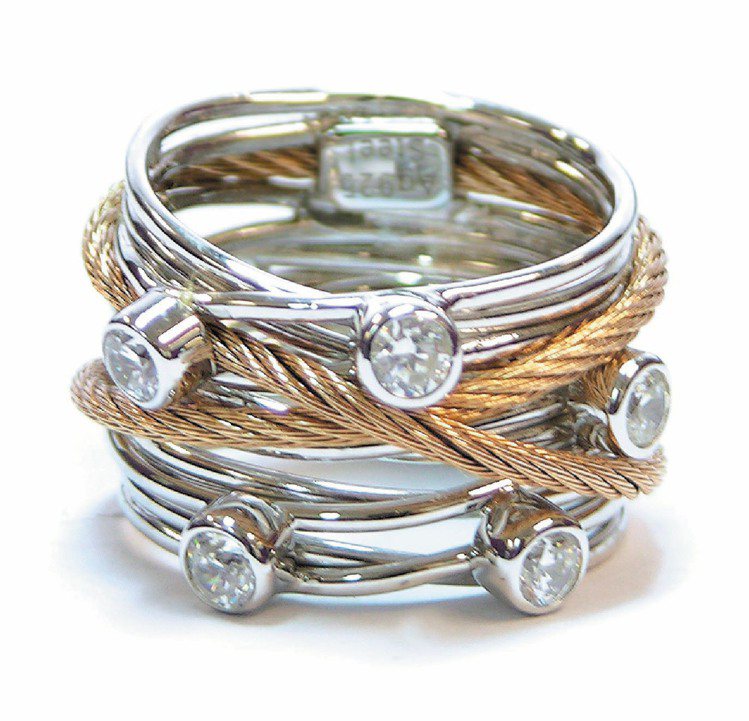 TANGO系列戒指，純銀與鍍玫瑰金鋼索綴以白色方晶鋯石，售價10,600元。圖／CHARRIOL夏利豪提供