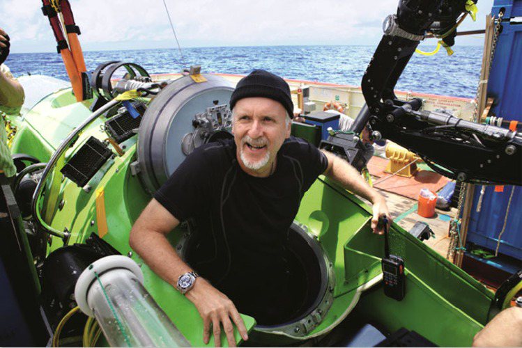 2012年3月26日，詹姆斯柯麥隆駕駛 DEEPSEA CHALLENGER 潛艇，隻身深潛太平洋海面下10,908米（35,787呎），創下世界紀錄。圖／勞力士提供