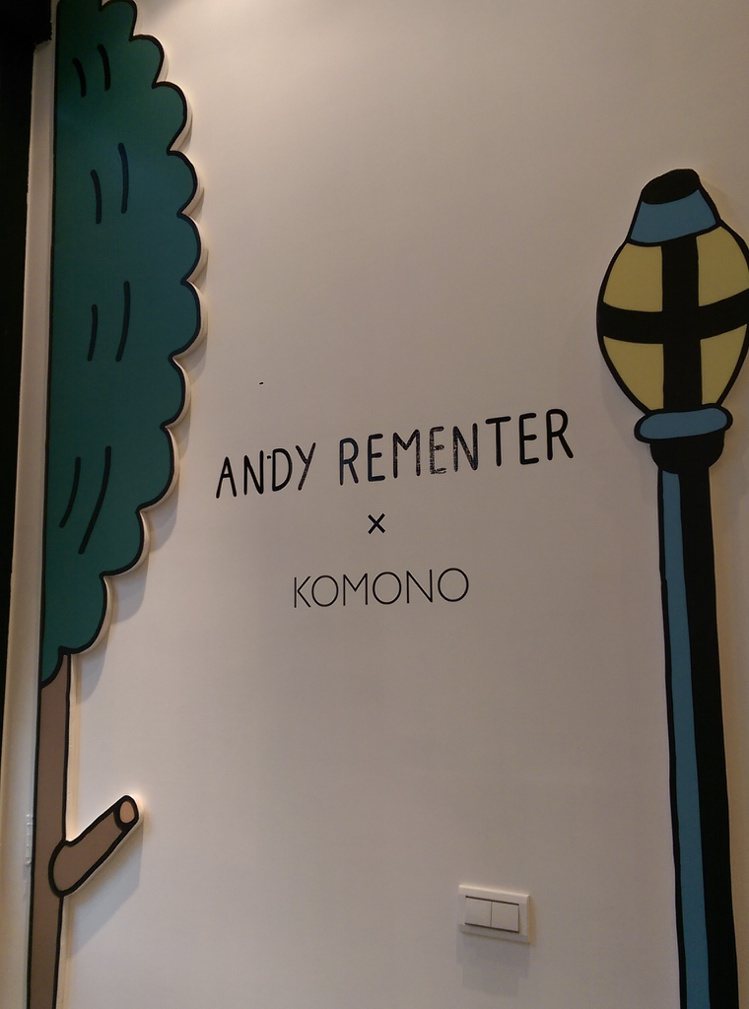 比利時時尚品牌 KOMONO 近日推出插畫家 Andy Rementer 聯名系列。發表現場布置地很可愛繽紛。記者吳曉涵攝影