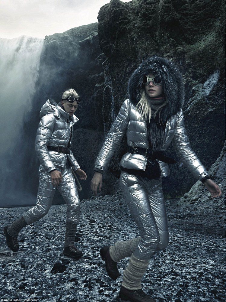 人氣模特兒姊弟 Pyper 與 Lucky Smith，跑到冰島的荒郊野外完成超現實時尚攝影。圖／擷自每日郵報