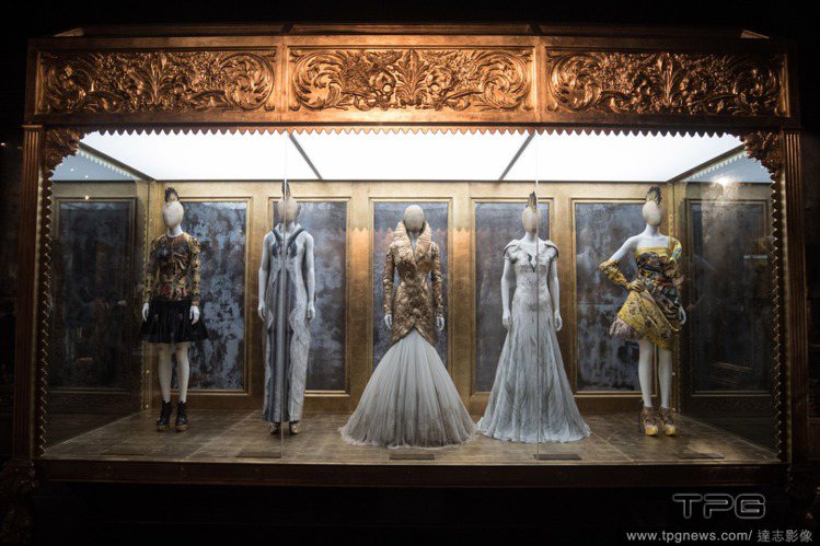 「Alexander McQueen：Savage Beauty」展覽是英國V&A博物館歷年來最受歡迎的展覽。圖／達志影像