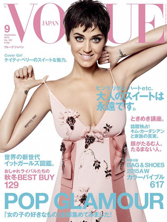 凱蒂佩芮穿PRADA禮服登上日本Vogue雜誌，與蘿西杭庭頓「撞衫」。圖／擷自Vogue雜誌