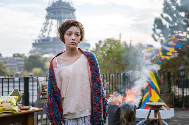 郭采潔在《巴黎假期》飾演失戀失婚又失業的女畫家。圖／華映娛樂提供
