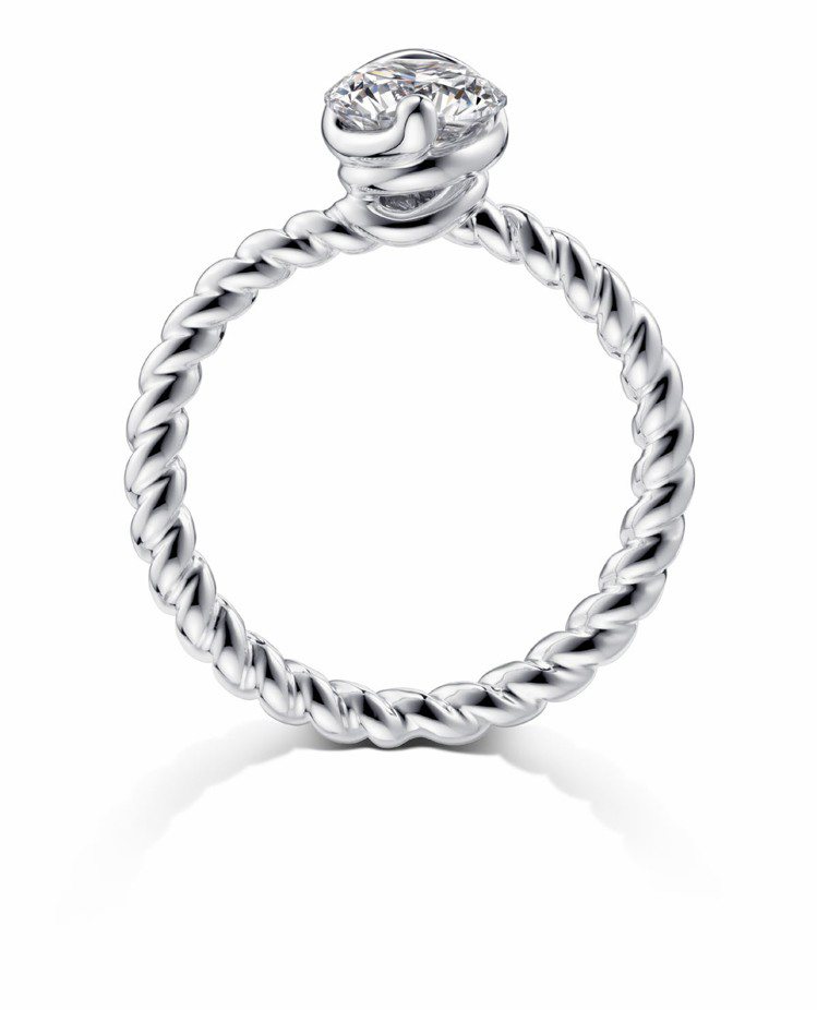 完美一爪鑲PT950鉑金30分美鑽戒指One Promise推薦價46,000元起。圖／周大福提供