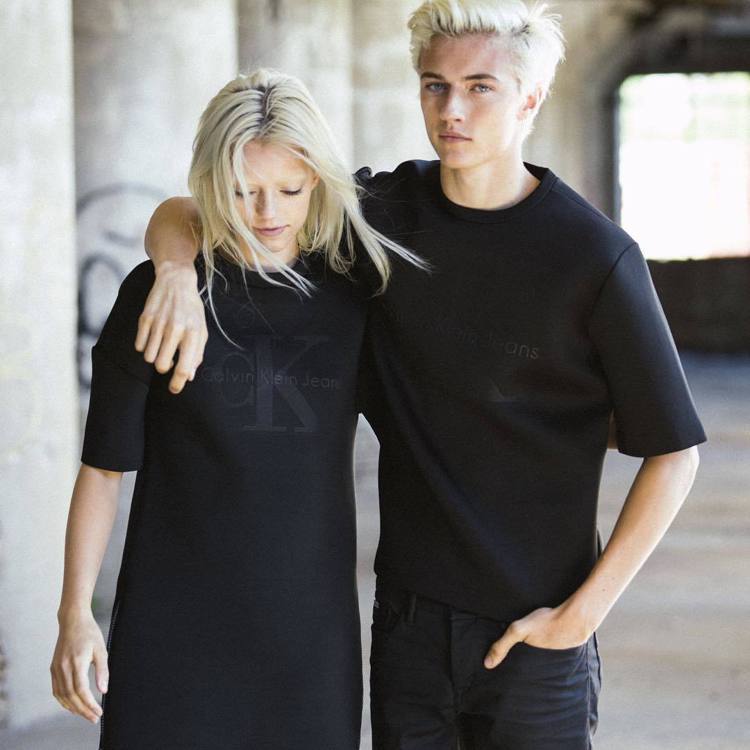 Pyper America Smith 與 Lucky Blue Smith 代言 Calvin Klein Jeans Black 限量系列。圖／擷自instagram