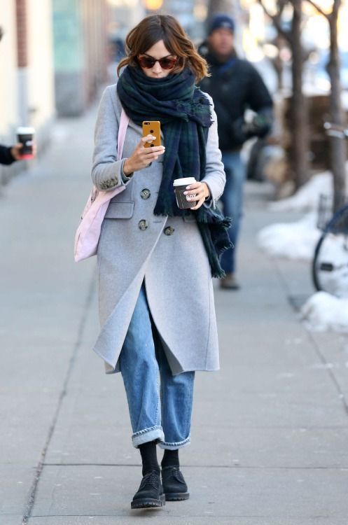 長圍巾是冬日穿搭好幫手。圖／擷自pinterest