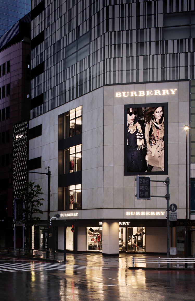 Burberry第三季在日本銷售率成長50%，圖為日前開幕的日本新宿旗艦店。圖／Burberry提供