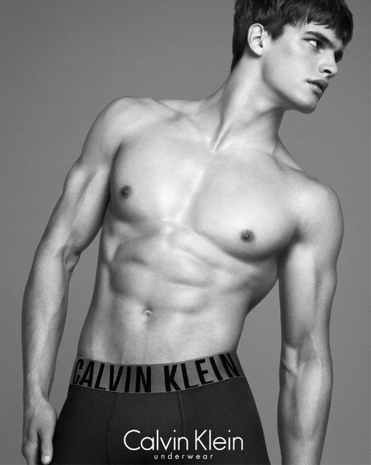 Calvin Klein內衣褲頭的logo是品牌經典，且是「回到未來」劇中的笑梗。圖／Calvin Klein提供