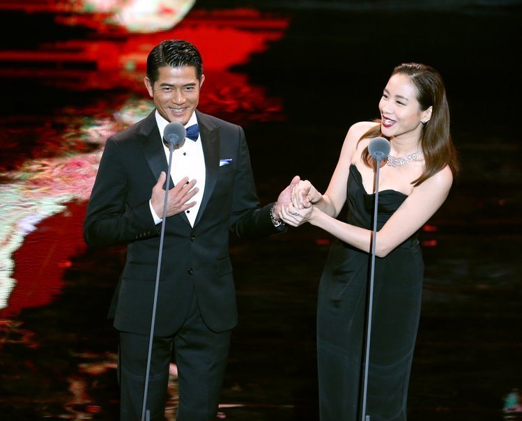 第52屆金馬獎在國父紀念館盛大舉行，郭富城（左）和林嘉欣擔任最佳紀綠片與最佳女配角獎項頒獎人。圖／攝影中心