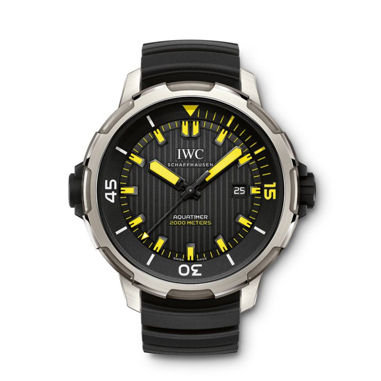 海洋時計2000自動腕表，鈦金屬表殼，自動機芯，價格電洽。圖／萬國表提供