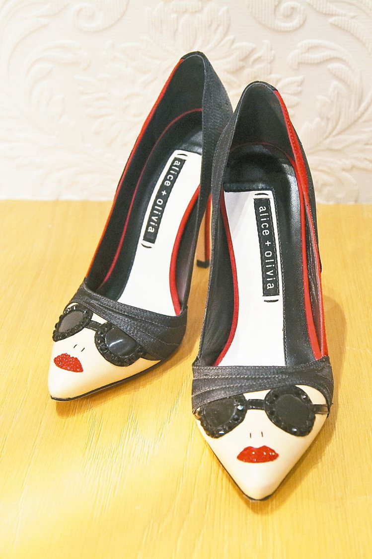 Alice+Olivia Stace Face高跟鞋，售價18,900元。 圖／Alice+Olivia提供