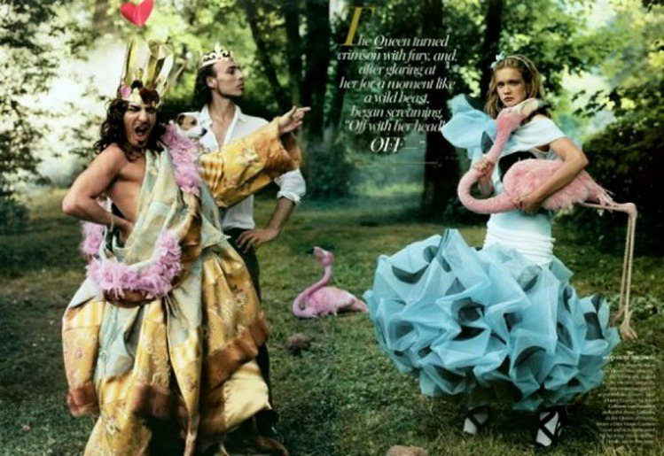 Grace Coddington 在2003 年找來 Tom Ford、Marc Jacobs、John Galliano 等知名設計師和超模 Natalia Vodianova 演繹「愛莉絲夢遊仙境」。圖／擷自<a href='http://allybarlowphotography.tumblr.com/'
