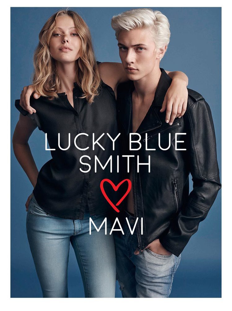 鮮肉男模 Lucky Blue Smith，新的一年可說是依然工作滿檔，近日他為土耳其牛仔褲品牌 Mavi 代言，和精靈超模 Frida Gustavsson 親密演繹新裝。圖／擷自mavi官網