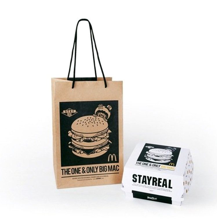 麥當勞與STAYREAL合作的潮T有漢堡造型包裝。圖／麥當勞提供