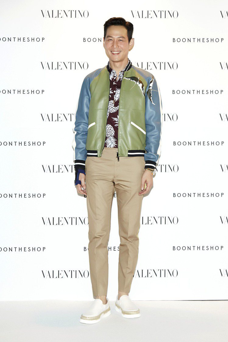 李政宰穿著 Valentino 2016春夏男裝。圖／VALENTINO提供