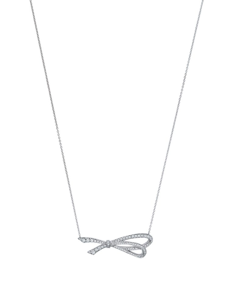 全新推出的Tiffany Bow 18K白金鑲鑽項鍊。圖╱Tiffany提供