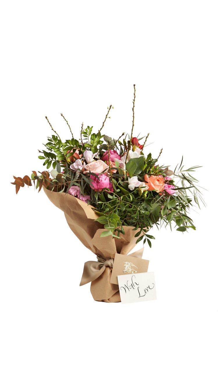 為歡慶母親節，「Burberry in Bloom」花店將於4月27日至5月8日期間限定首次現身台北，選在台北新光三越信義新天地A9館 Burberry 專賣店獨家販售。圖／Burberry提供