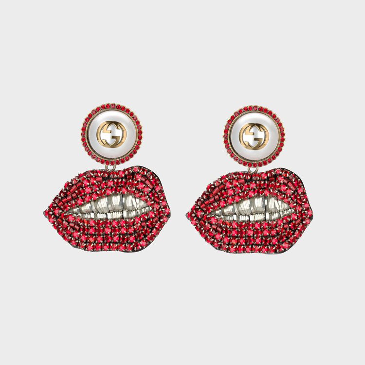 珍珠與水晶紅唇造型耳環，未定價。圖／GUCCI提供