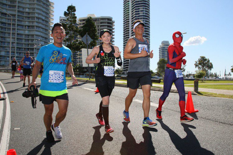 歐陽靖參加2015澳洲黃金海岸馬拉松。圖/歐陽靖提供