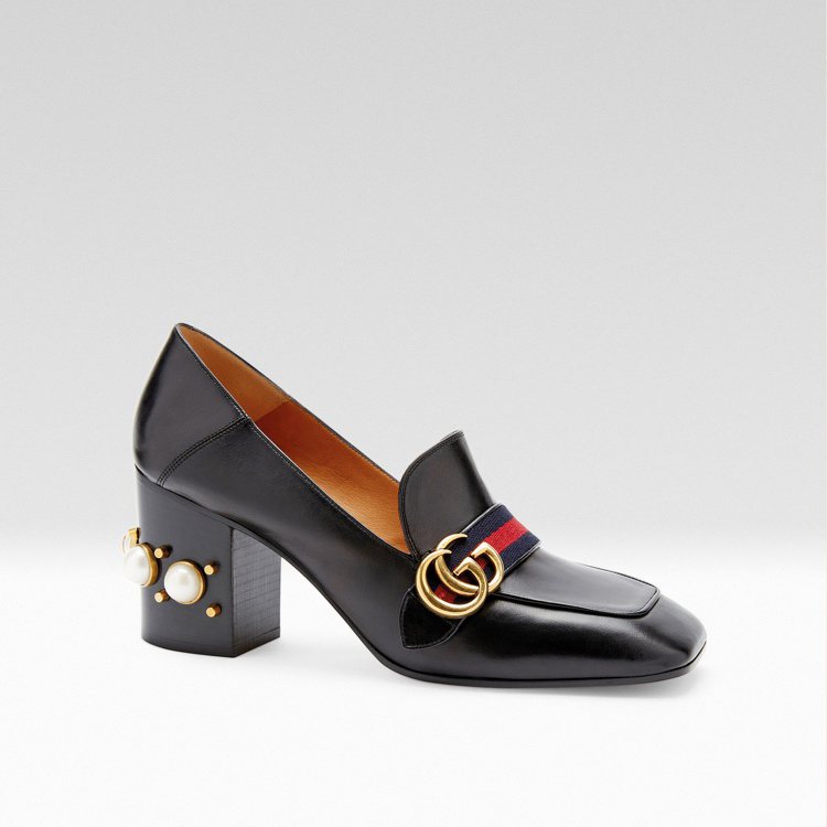 Peyton 雙G Logo飾珍珠裝飾粗跟鞋，38,500元。圖／Gucci提供