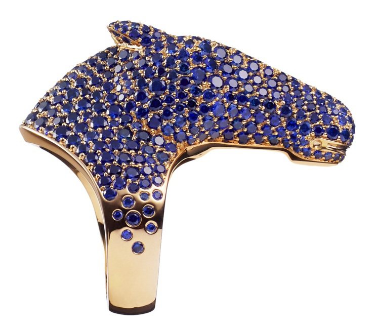 Galop Hermes系列玫瑰金鑲寶石戒指，鑲嵌531顆錫蘭天然藍寶石，186萬8,500元。圖／愛馬仕提供