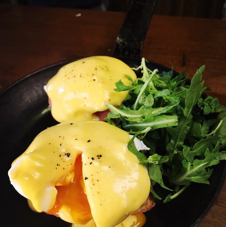 班尼迪克蛋是早午餐經典菜色。記者陳以昇／拍攝
