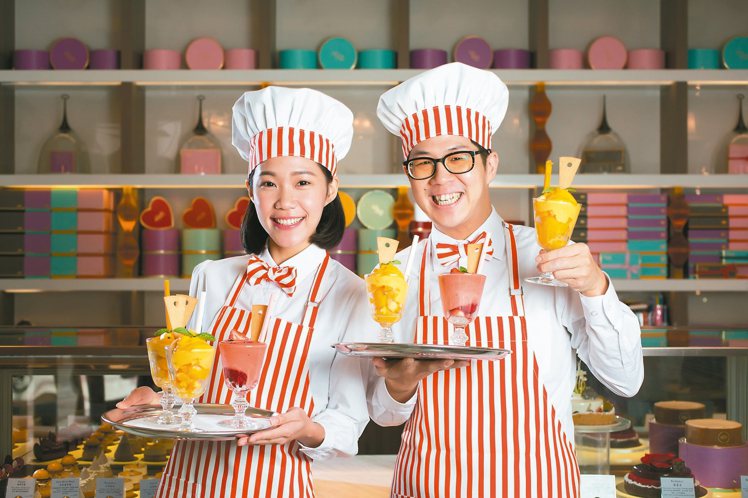 台北文華東方酒店特選新鮮水果及頂級食材手工製作「沁涼盛夏冰淇淋」，推出多款冰淇淋甜品，包括香芒愛戀、莓好時光、摩卡巧克和紅心樂園等。 圖／台北文華東方酒店提供