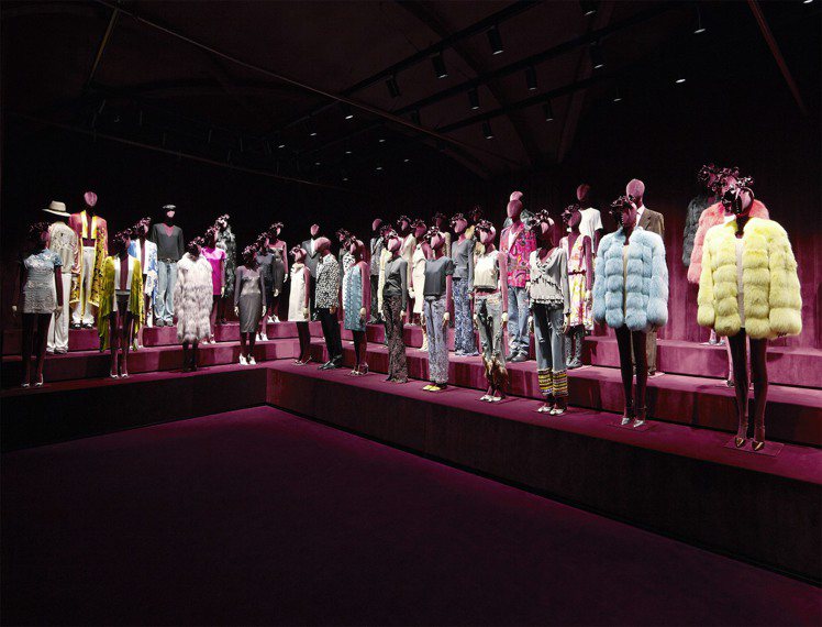 Gucci 佛羅倫斯博物館內 Tom Ford 展間 服裝展間。圖／Gucci提供
